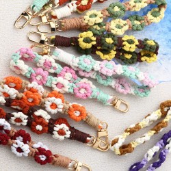 2024波西米亚小雏菊挂绳手工编织花朵手腕带挂件钥匙扣